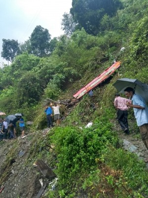 U'khand bus accident: 25 bodies recovered, many feared missing; U'khand CM reviews rescue ops