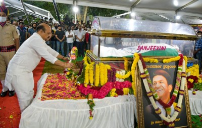 K'taka CM Bommai's final goodbye to Puneeth Rajkumar