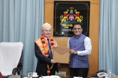 Outgoing British envoy calls on Karnataka Minister