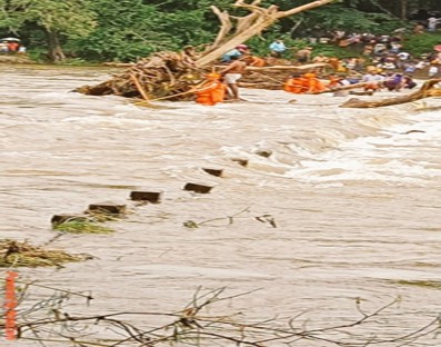 Kerala floods: Army, Navy, Air Force roped in for rescue, relief ops