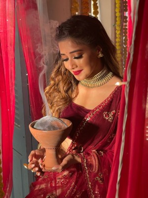 Tina Datta relives childhood days in 'Durga Maa Elo Re' with Mika Singh