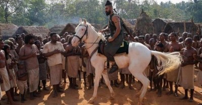 Siju Wilson introduces his followers to his horse in 'Pathonpathaam Noottaandu'