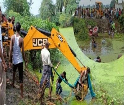 Nine killed as tractor trolley overturns in Lucknow