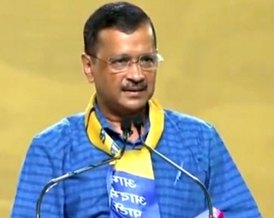 'Stop threatening media', Kejriwal to PM's media advisor