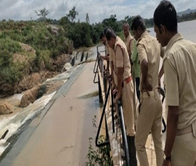 Search launched for 3 medical students feared washed away in K'taka lake