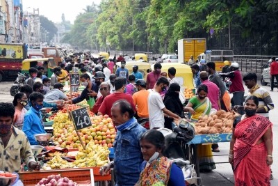 Rising price of fruits & vegetables burn holes in customers' pocket