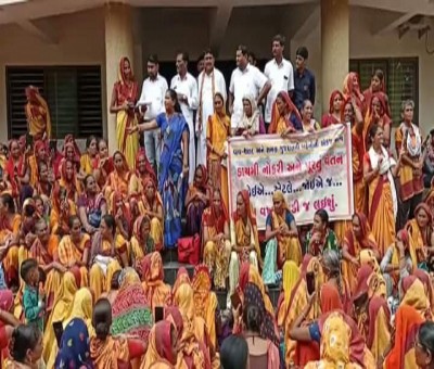 Gujarat: Cong MLA threatens to chop off policemen's fingers if they harrass anganwadi workers