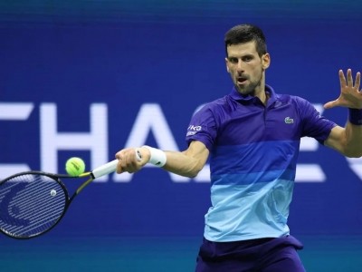 Djokovic defeats Andujar in Tel Aviv opener