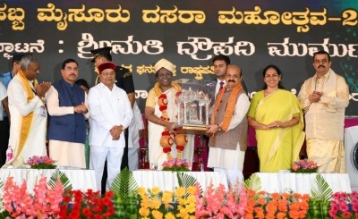 Prez Murmu opens Dussehra festivities in K'taka; calls for thrust on women empowerment