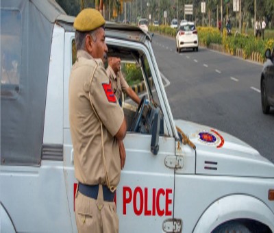 Vehicle thief shot in jaw by Delhi Police after pulling out weapon