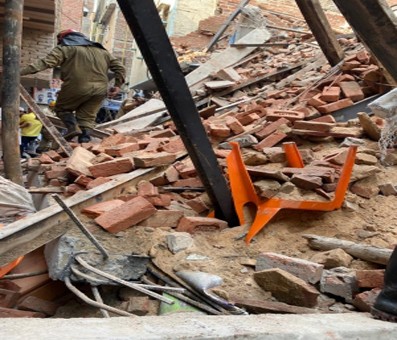 5 injured as house collapses in North Delhi