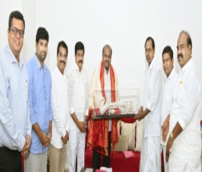 KCR discusses agenda of proposed national party with Kumaraswamy