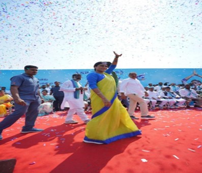 On a padayatra since Oct 2021, Y.S. Sharmila making her presence felt in T'gana