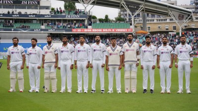 4th Test: Indian players wear black armbands in Paranjape's honour