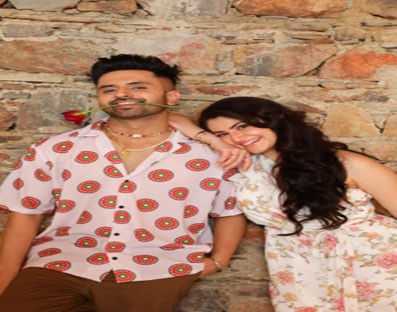 Akull, Aastha Gill's romantic single 'Soulmate' out