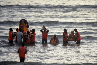 Telangana HC refuses to allow immersion of PoP idols in Hussain Sagar