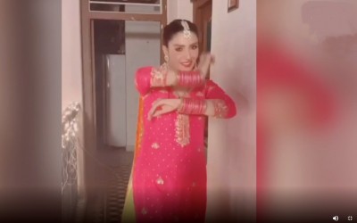 Top Pak actress Ayeza Khan recreates hit Sridevi song