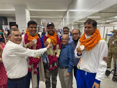 Golden boy Sumit Antil, silver medallist Devendra Jhajharia given warm welcome