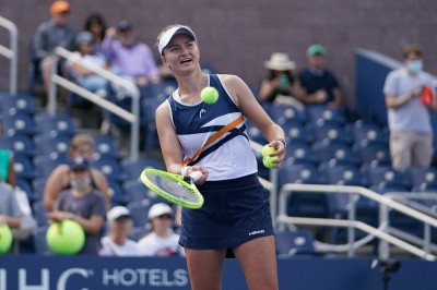 US Open: French Open champ Krejcikova gets past Muguruza