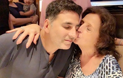 Akshay Kumar pens emotional note for mother on his 54th birthday