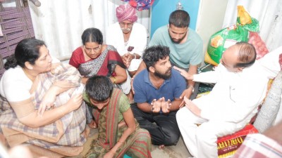 Telangana ministers visit rape-murder victim's family