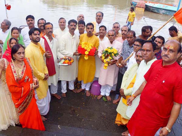 विशाल कलश शोभा यात्रा के साथ नवरात्रि महोत्सव का शुभारंभ