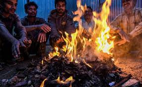 उत्तर भारत में शीतलहर का कहर, दिल्ली में बढ़ी सर्दी