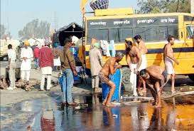  बॉर्डर पर किसानों को नहाने-धोने का संकट, मोबाइल टॉयलेट की मांग