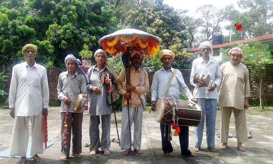 हिमाचल व राजस्थान के लोक देवता हैं गुग्गा जाहरवीर - मंडलियां नंगे पांव करती हैं घर घर जाकर गुग्गा जाहरवीर का गुणगान