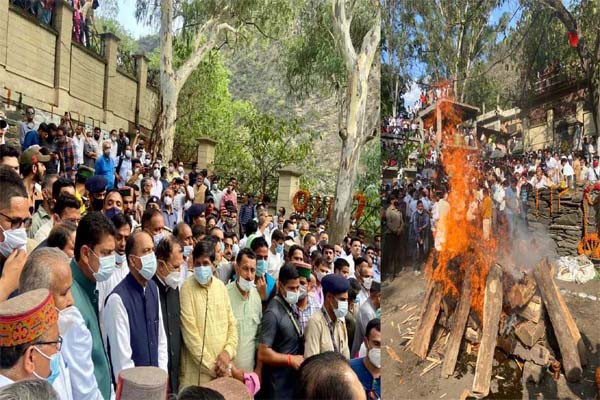 पूर्व मुख्यमंत्री वीरभद्र सिंह का राजकीय सम्मान के साथ अंतिम संस्कार मुख्यमंत्री, मंत्रियों और वरिष्ठ नेताओं ने वीरभद्र सिंह को श्रद्धांजलि दी