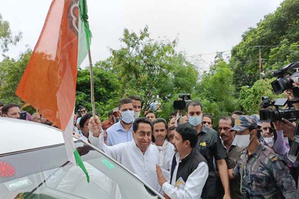 कांग्रेस की ओबीसी आभार यात्रा शुरू -ओबीसी  को 27 प्रतिशत आरक्षण लागू होने पर निकाली जा रही यात्रा - पूर्व मुख्यमंत्री कमलनाथ ने दिखाई हरी झंडी