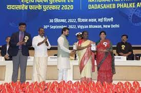 राष्ट्रपति श्रीमती मुर्मू ने मध्यप्रदेश को दो राष्ट्रीय फिल्म पुरस्कारों से किया सम्मानित - 