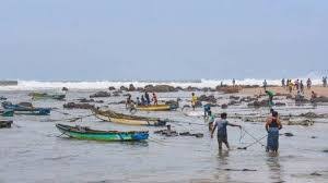 कोरोना महामारी के बीच अम्फानी का तूफानी खतरा 