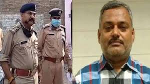 8 पुलिस कर्मियों के मारे जाने के बाद उत्तर प्रदेश पुलिस के विद्रोही तेवर - विकास दुबे के सरेंडर से नाराज हो गई थी यूपी पुलिस