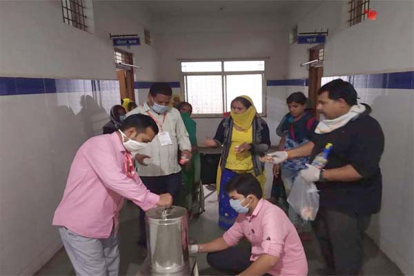 इंसानियत ही हमारा सबसे बड़ा धर्म है रोटी बैंक के माध्यम से मिल रहा है भोजन 