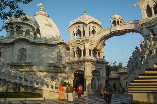 वृंदावन के इस्कॉन मंदिर में विदेशियों सहित 22 लोग कोरोना पॉजीटिव, मंदिर सील