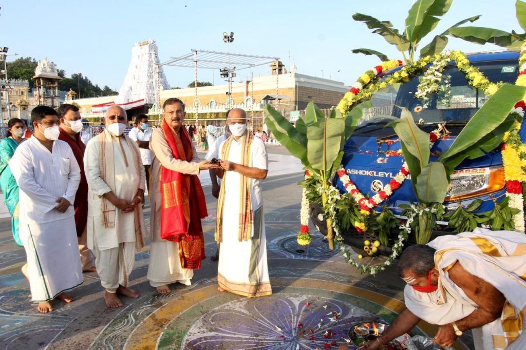  శ్రీవారికి మినీ బస్సు కానుక