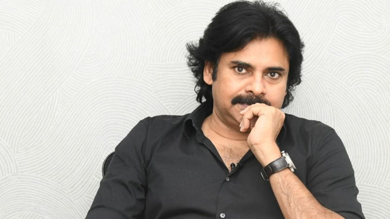 పవన్ ను తప్పుదారి పట్టిస్తున్నారా....