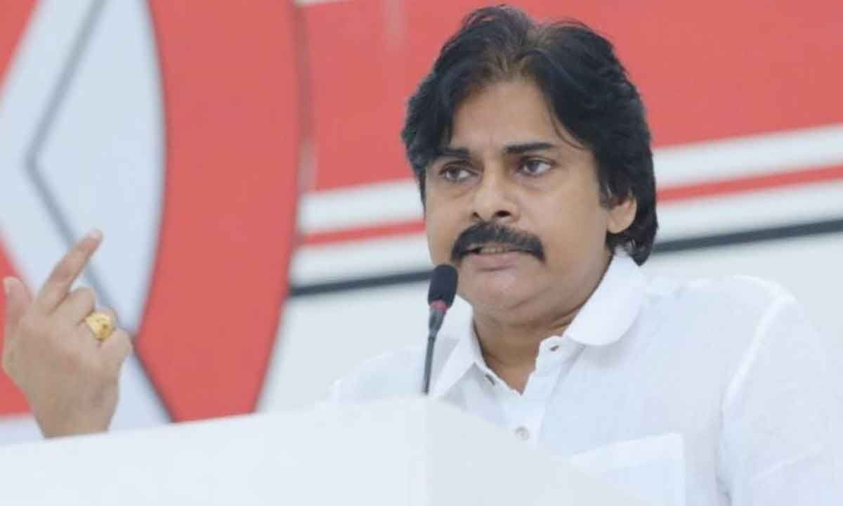  ఎటూ తేల్చుకోలేకపోతున్న పవన్