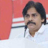  ఎటూ తేల్చుకోలేకపోతున్న పవన్