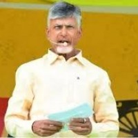 ఇంటి వద్దే పెన్షన్ పంపిణీ చేసే సిబ్బంది ఉన్నా ఎందుకివ్వడం లేదు?