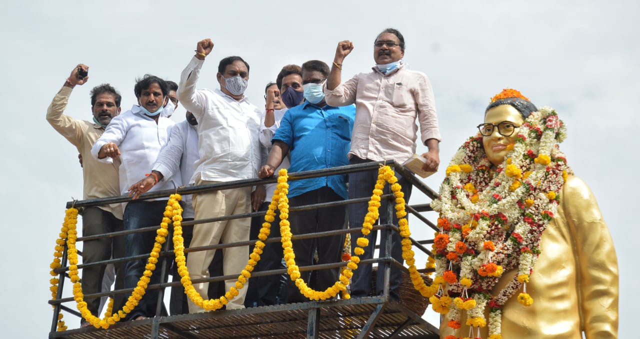 ప్రొఫెసర్ ఆచార్య జయశంకర్ సార్ ఆశయాలను సాధించాలి - జిల్లా కలెక్టర్ రాజీవ్ గాంధీ హనుమంతు.