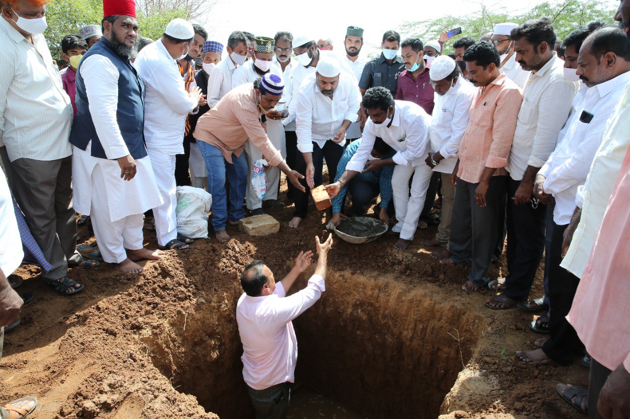 మసీదు మరియు మదర్సా లకు శంకుస్థాపన చేసిన ఎమ్మెల్యే కోటంరెడ్డి