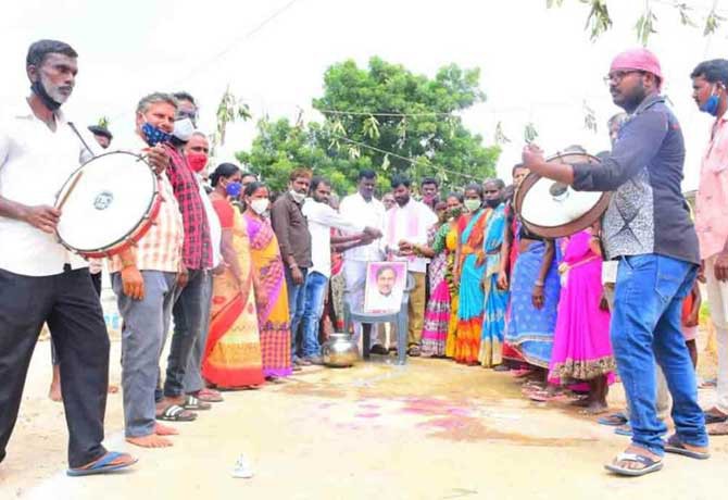 వాసాలమర్రికి దళితబంధు నిధులు విడుదల