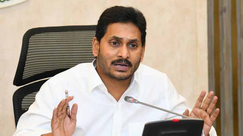 ఏపీలో దుమారం రేపుతున్న నకిలీ చలనాల స్కాం 10 మంది ఉద్యోగుల సస్పెండ్... 20కు పైగా కేసులు నమోదు