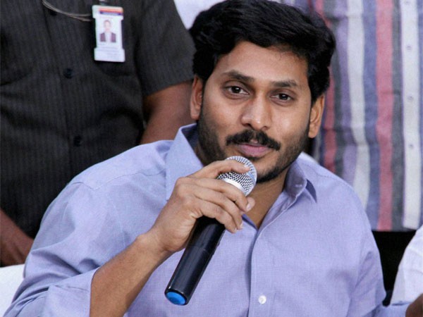 జాబ్ లు ఇచ్చేందుకు జగన్ ప్లానింగ్