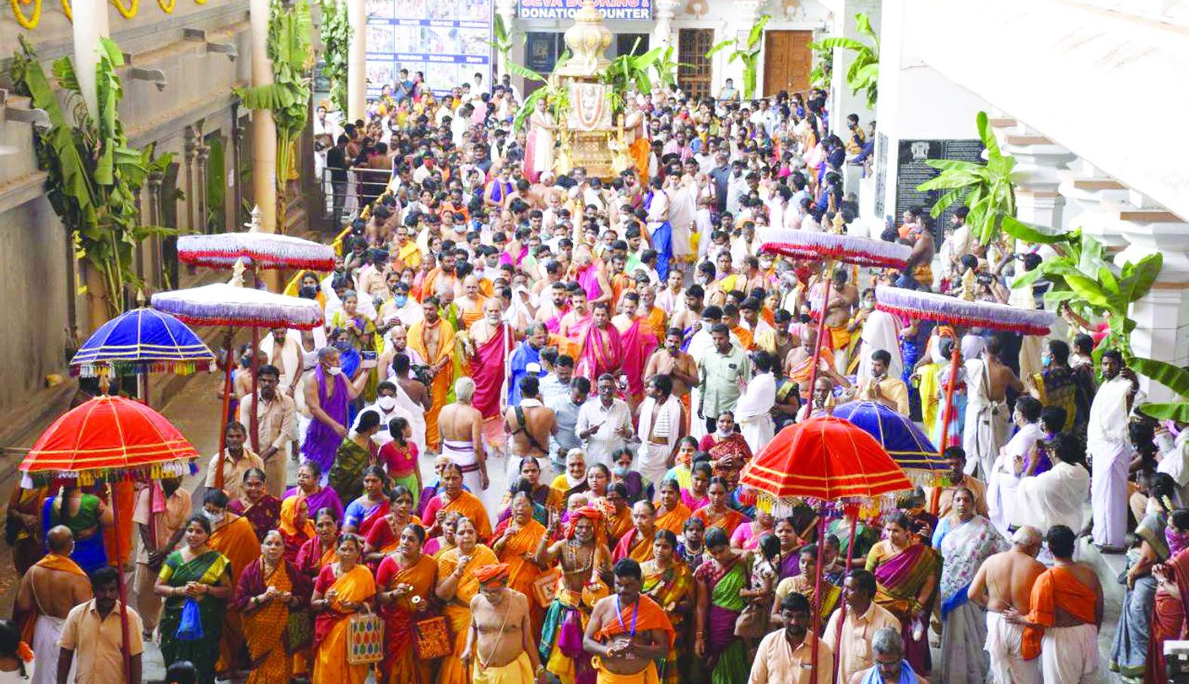 ఘనంగా మంత్రాలయం  రాఘవేంద్రస్వామి మహా రథోత్సవం