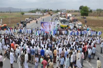 శ్రీశైలం జలాశయం వద్ద టిడిపి పార్టీ శ్రేణుల ఆందోళన