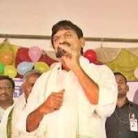 చక్రం తిప్పేస్తున్న పొంగులేటీ