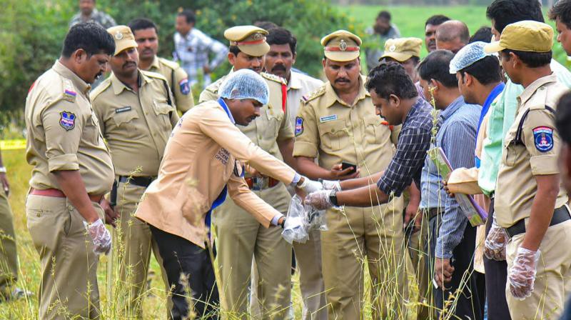 తెలంగాణ-ఛత్తీస్గఢ్ ఎన్ కౌంటర్ పై సిట్టింగ్ జర్జి చేవిచారణ జరిపించాలి